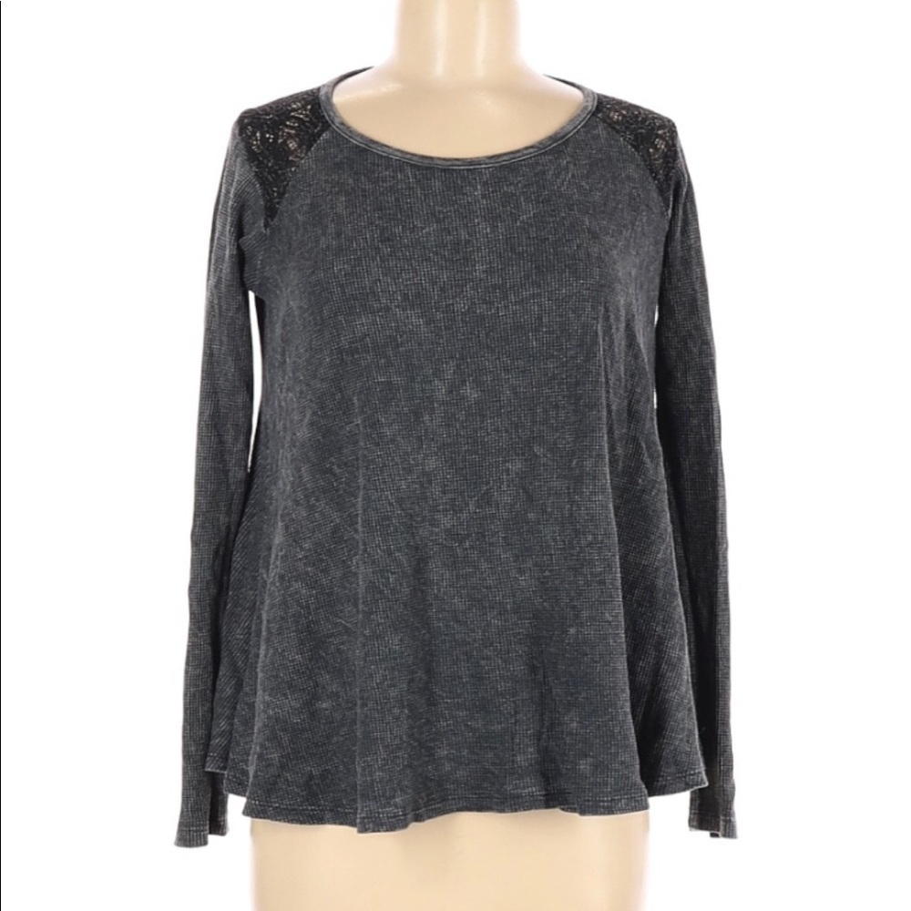 𝅺AMERICAN Age thermal top with lace panels